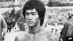 Lý Tiểu Long, một cảnh trong phim Enter the Dragon năm 1973