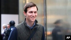 Jared Kushner, con rể của Tổng thống mới đắc cử Donald Trump, bước ra khỏi Trump Tower, 14/11/2016.