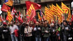 Người biểu tình ủng hộ độc lập của Catalonia và Basque tụ tập trên một quảng trường để ủng hộ một cuộc bỏ phiếu độc lập không chính thức ở Catalonia, phía bắc Tây Ban Nha năm 2014.