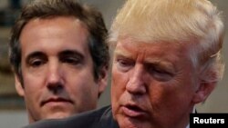 Michael Cohen, Luật sư của ông Trump, và ứng cử viên TT Donald Trump tại Ohio, ngày 21/9/2016. REUTERS/Jonathan Ernst/File Photo