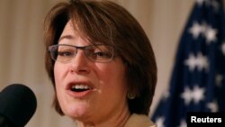 Thượng nghị sĩ Amy Klobuchar của bang Minnesota.